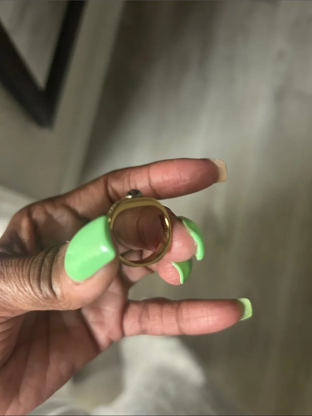 LV Two Tone semi square ring!!🥳🥳❌❌